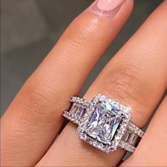 18K White Gold Radiant Cut Diamond Halo new Ring - Picture 2 of 3